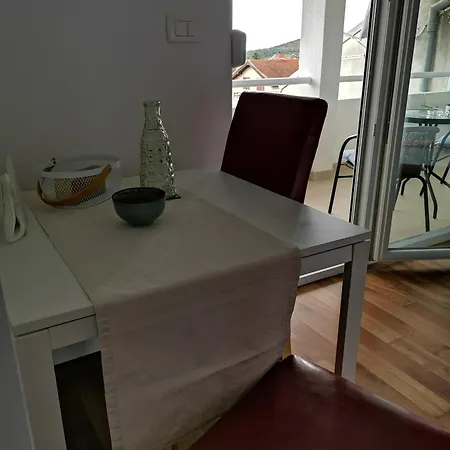 Dolores アパート シベニク