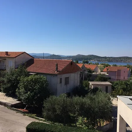 Dolores アパート