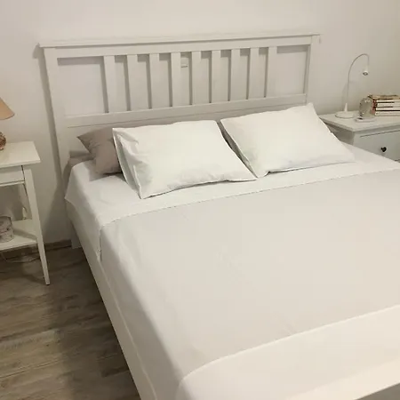 Dolores アパート シベニク