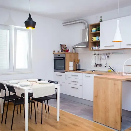 アパート Dolores *