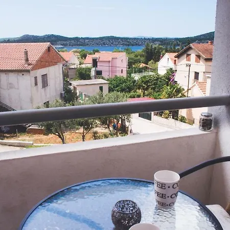 Dolores アパート シベニク