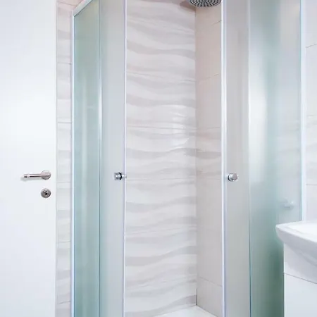 Dolores アパート シベニク